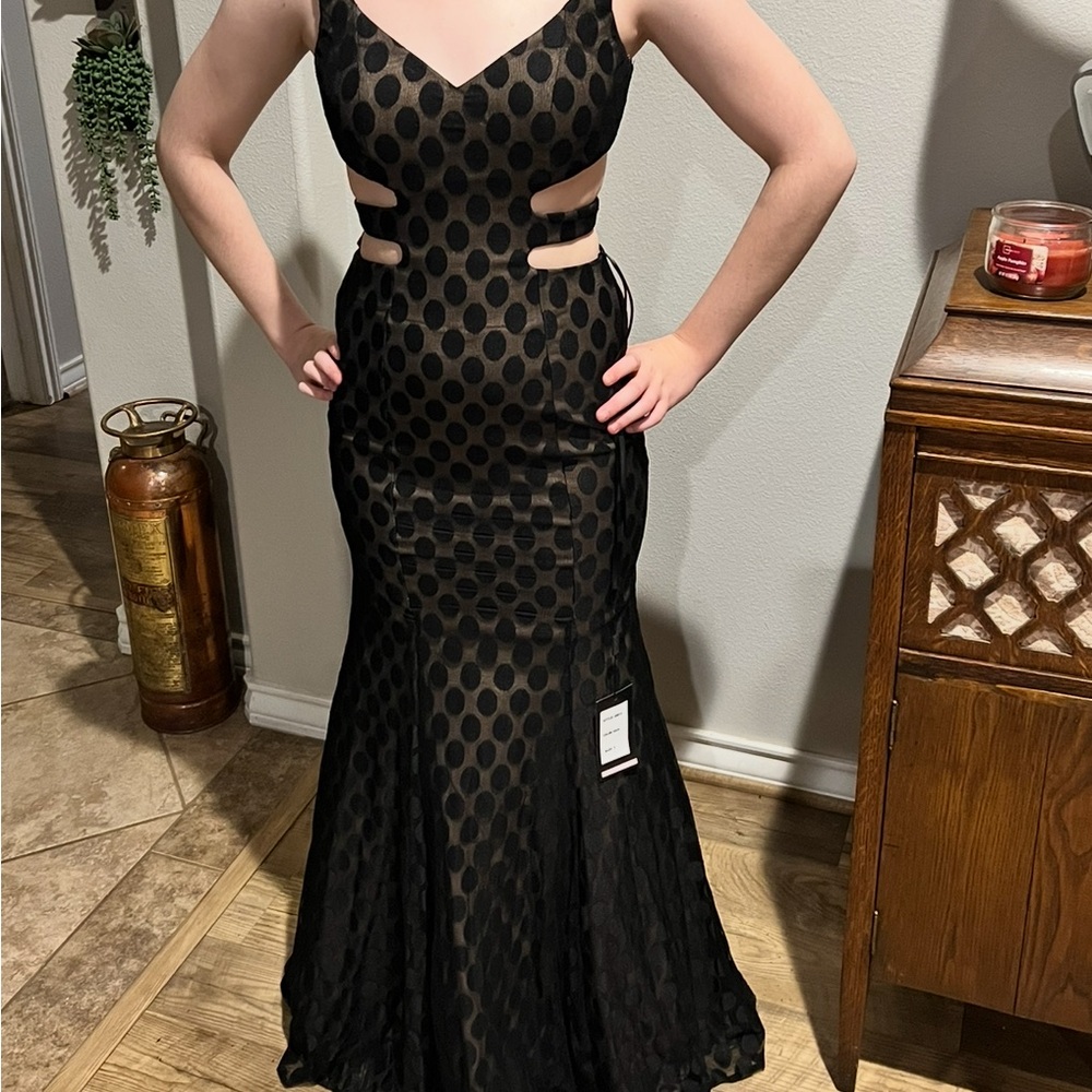 Elegant Black Polka Dot Evening Gown Prom New With Tags size 2 with stretch